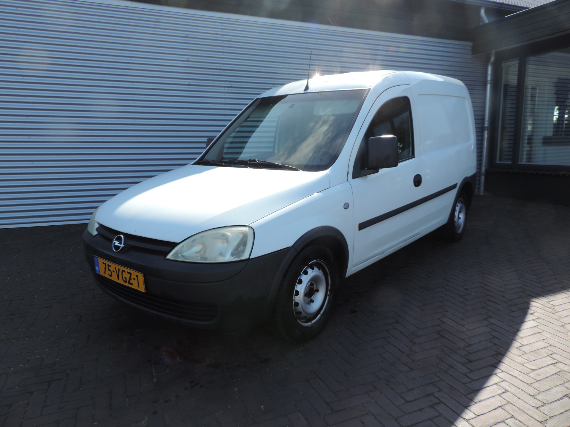 45073804-17.jpg