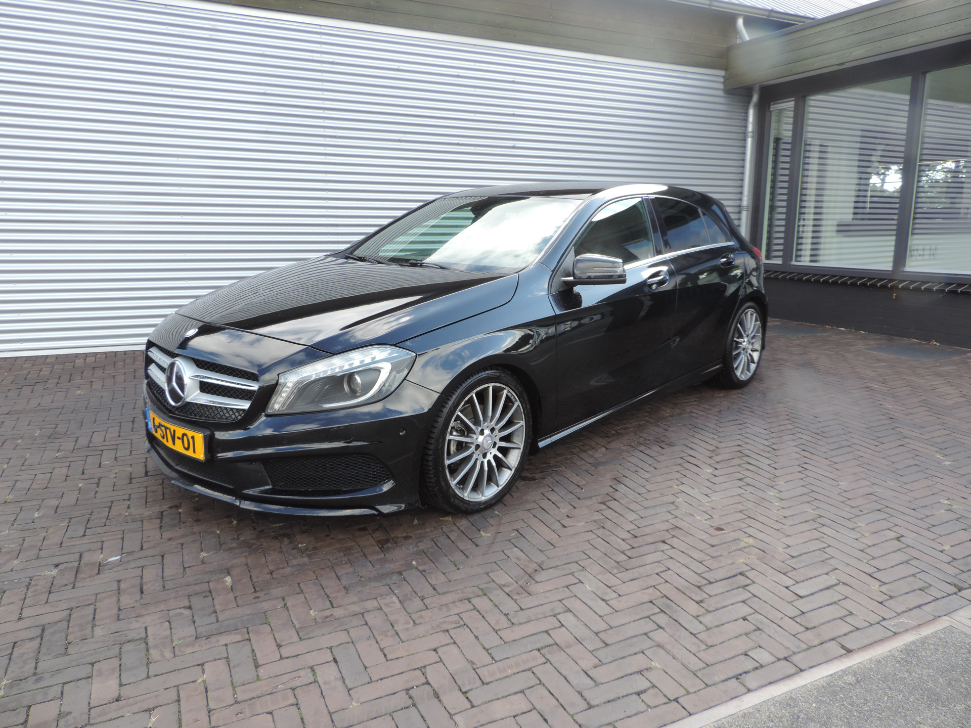 48187627-10.jpg
