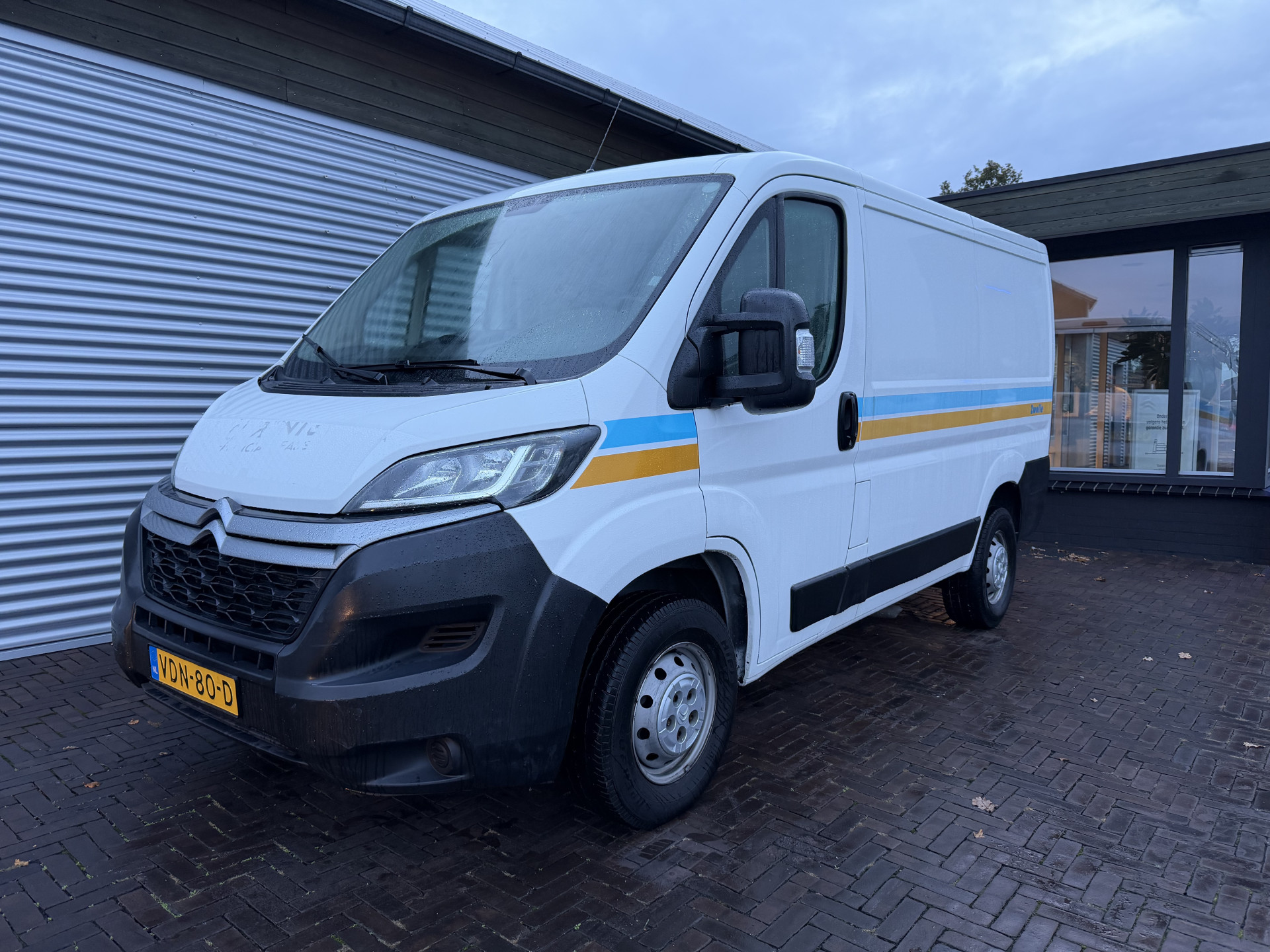 48610358-0.jpg