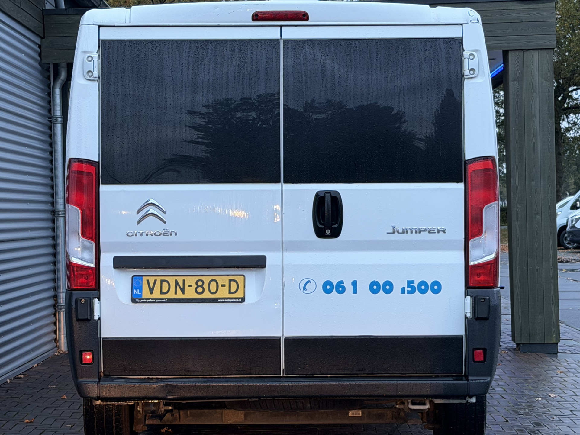 48610358-12.jpg
