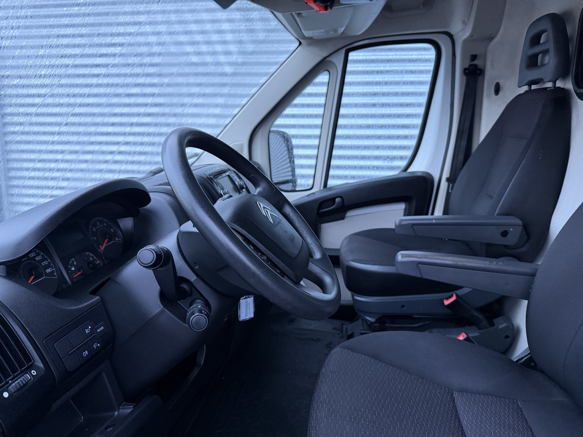 48610358-2.jpg