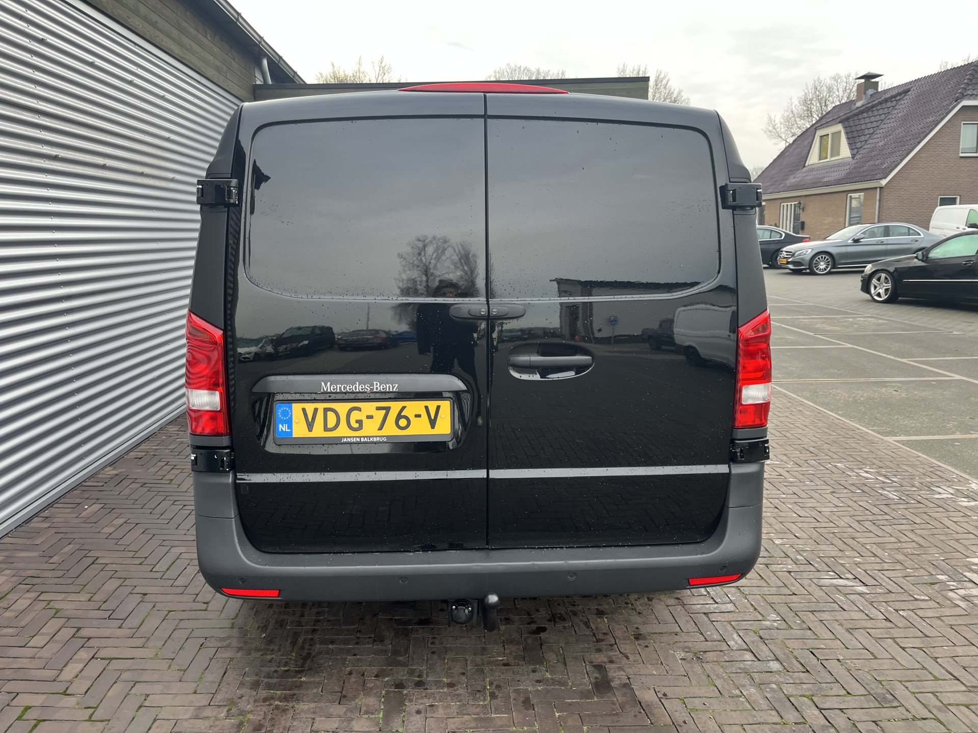 48639544-4.jpg