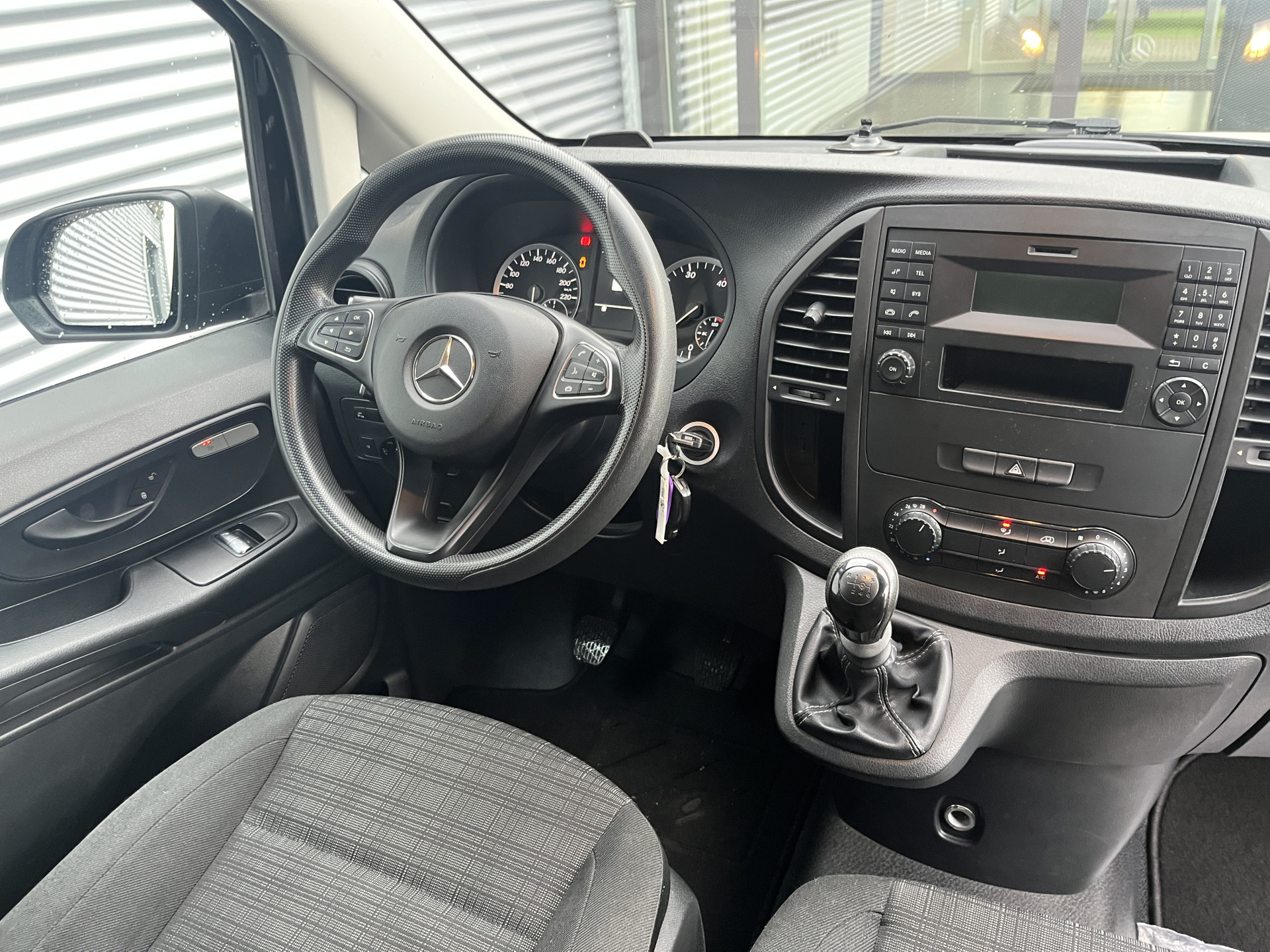 48639544-7.jpg